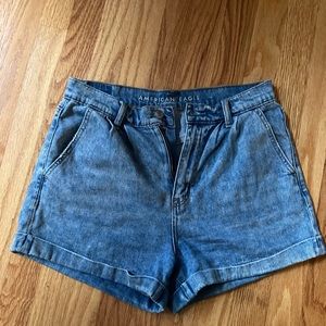 High waisted American Eagle jean shorts size 6